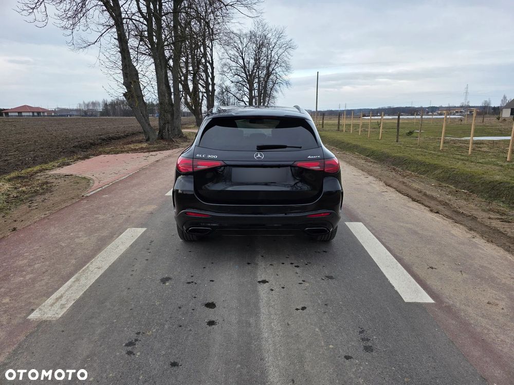 Mercedes-Benz GLC 300 4Matic 9G-TRONIC AMG Line - 5