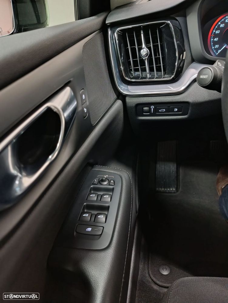 Volvo V60 2.0 T6 AWD TE R-Design Expression - 25