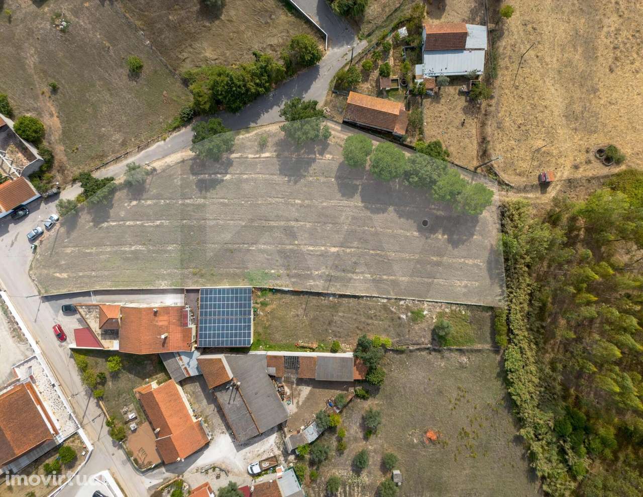 Terreno com projeto aprovado para moradia e anexos com piscina de arei - Grande imagem: 4/15
