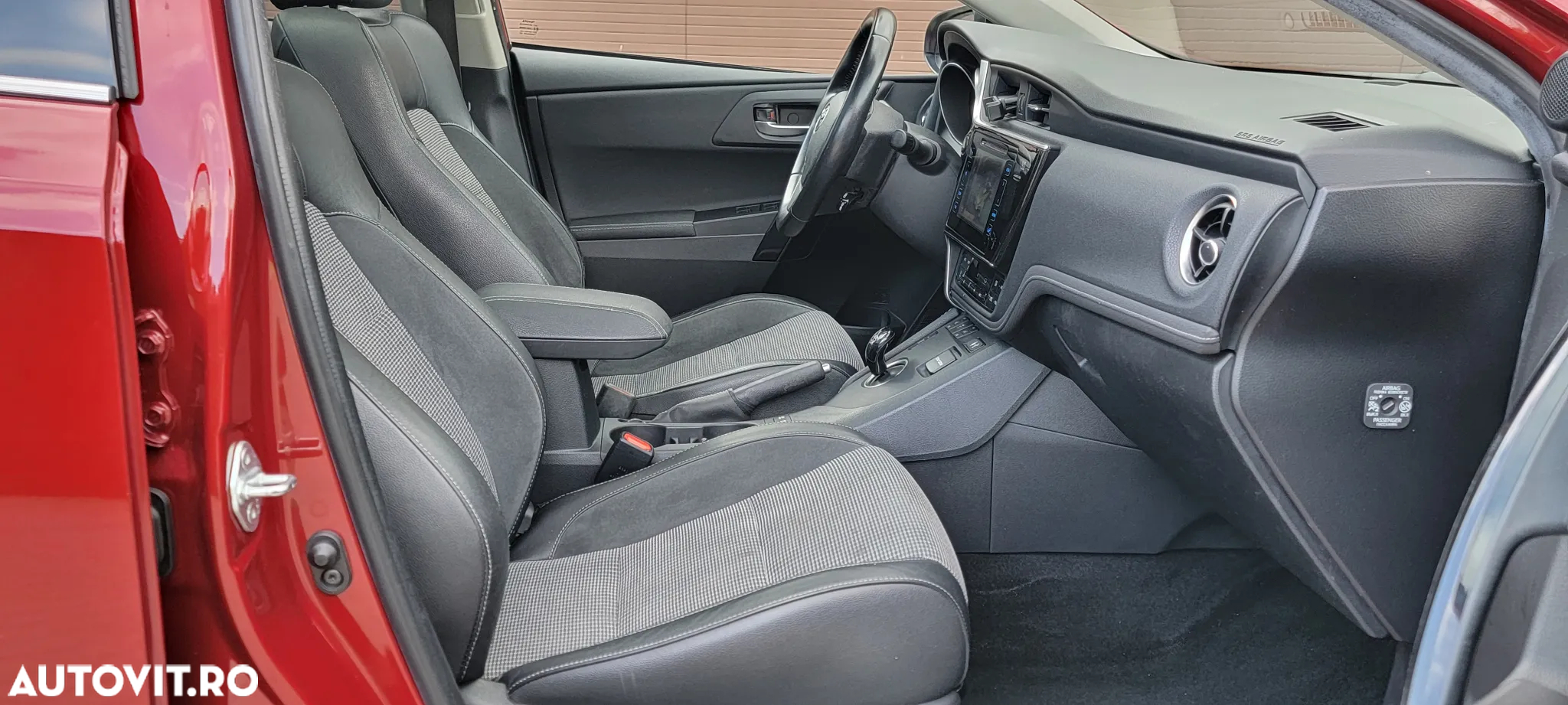 Toyota Auris 1.8 VVT-i Hybrid Automatik Edition S+ - 23