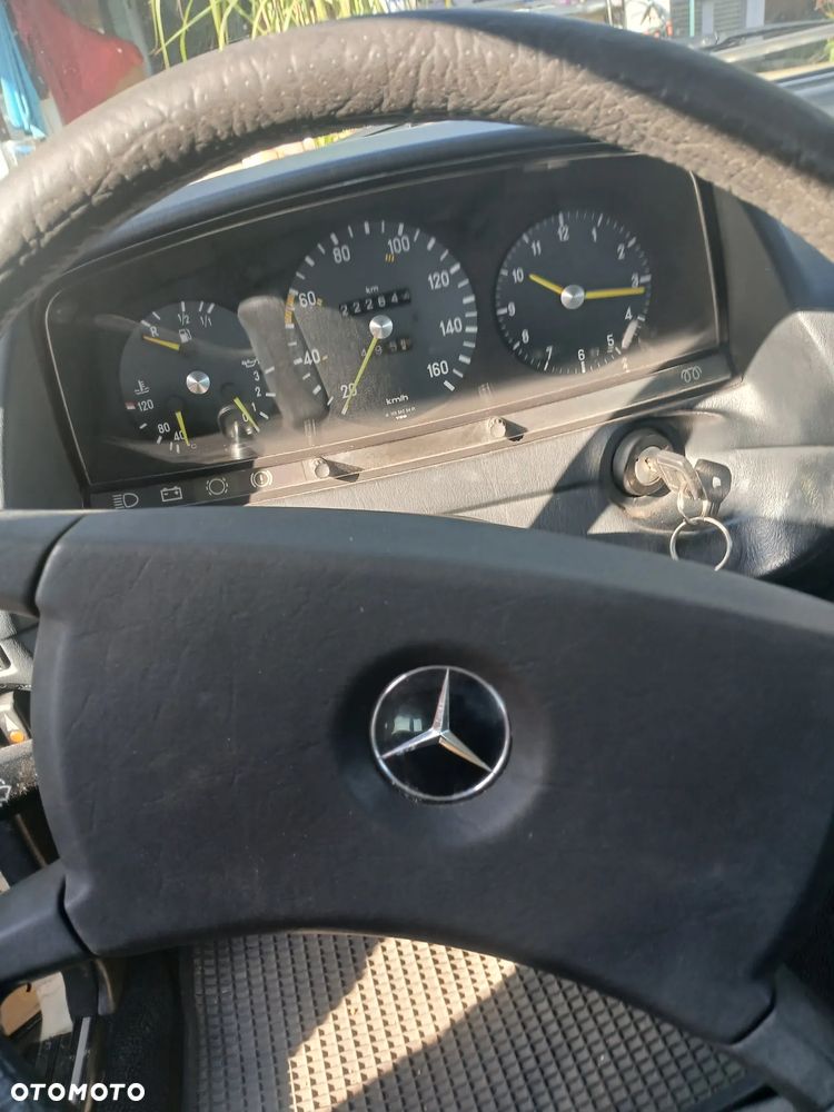 Mercedes-Benz W123 - 19