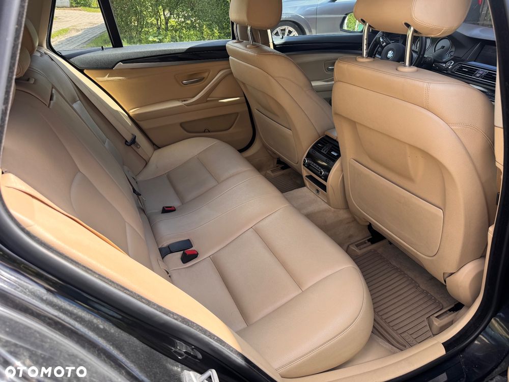 BMW Seria 5 525d xDrive Sport-Aut Luxury Line - 14