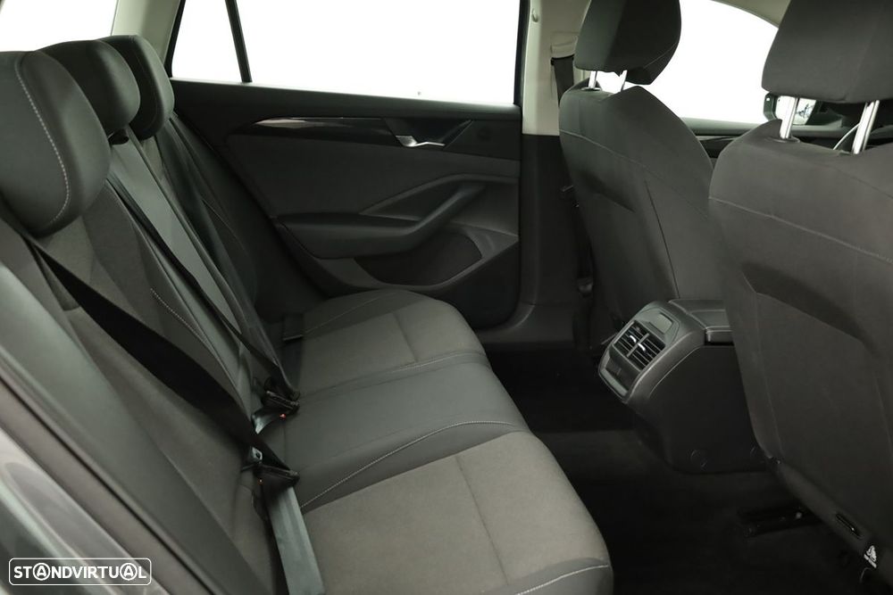 VW Passat Variant 1.5 TSI eHybrid DSG - 21