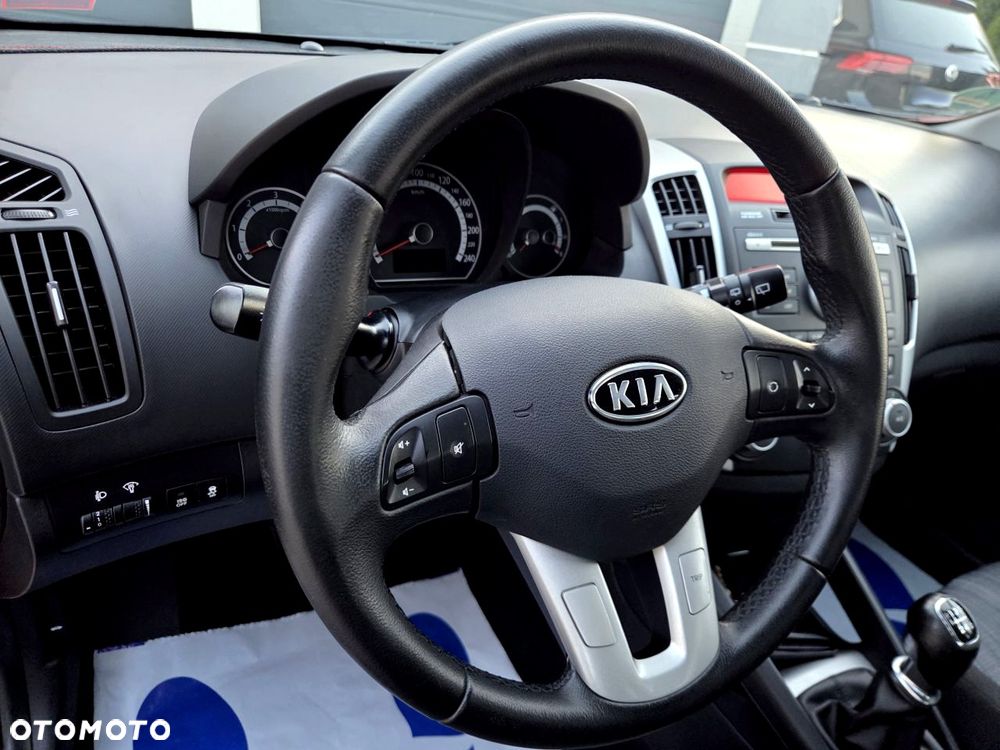 Kia Ceed - 24