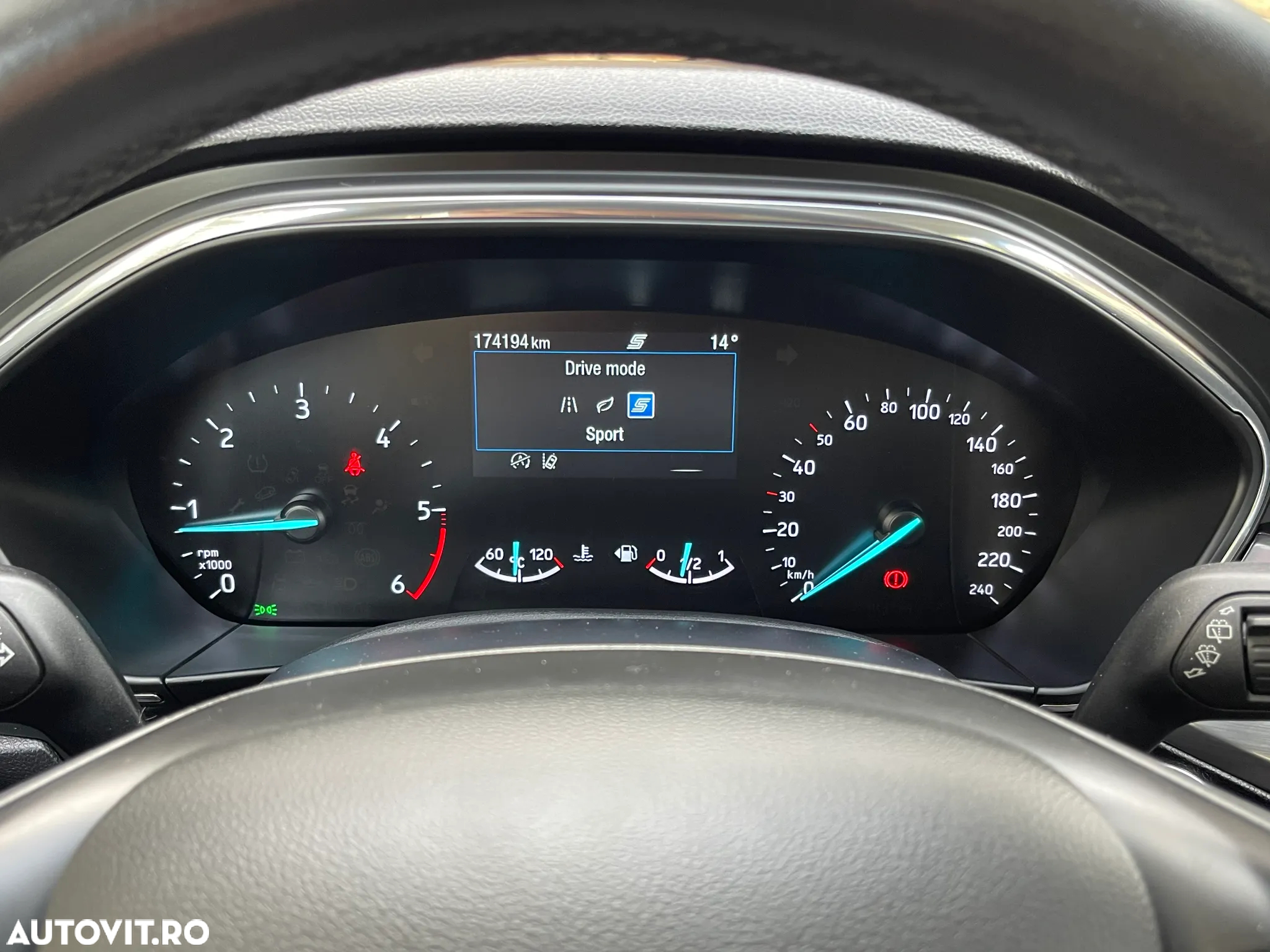 Ford Focus Turnier 1.5 EcoBlue Start-Stopp-System TITANIUM - 26