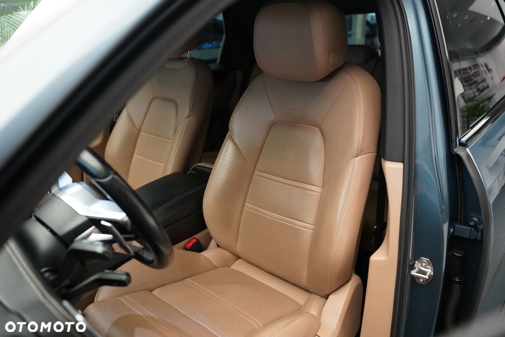 Porsche Cayenne - 6