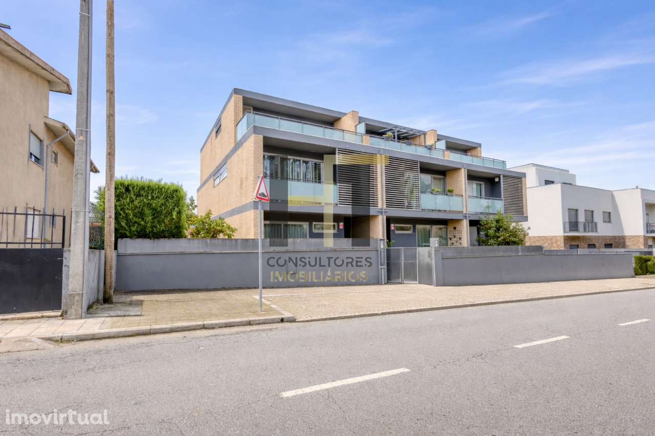 Moradia | Suíte | 3 Frentes | Recuado | Jardim - Grande imagem: 2/57