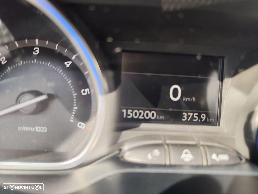 Peugeot 2008 - 8