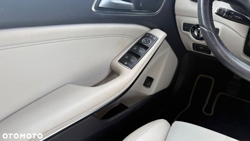 Mercedes-Benz CLA 180 - 18