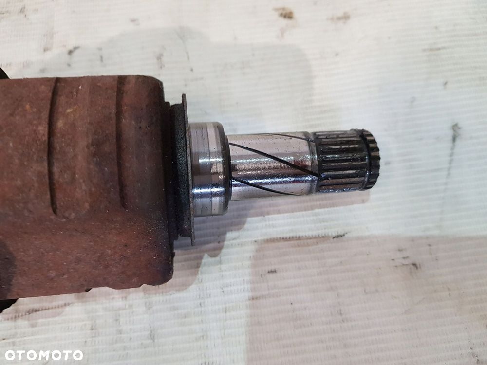 PÓŁOŚ PRAWA PRAWY PRZÓD MERIVA A CORSA C 1.8B - 6