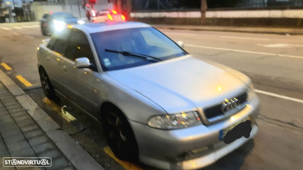 Audi A4 1.8 Ambiente - 1