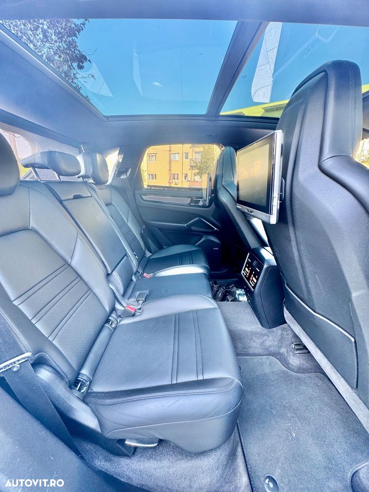 Porsche Cayenne S - 30