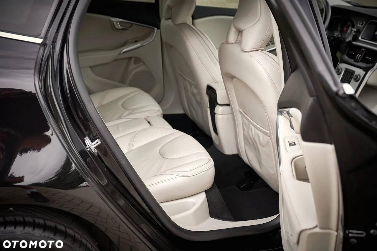 Volvo V40 Cross Country D2 Drive-E Ocean Race - 22