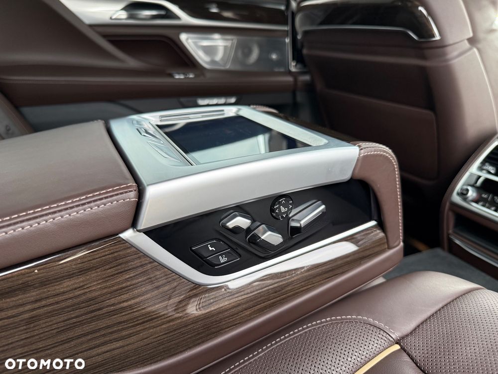 BMW Seria 7 750Ld xDrive - 32