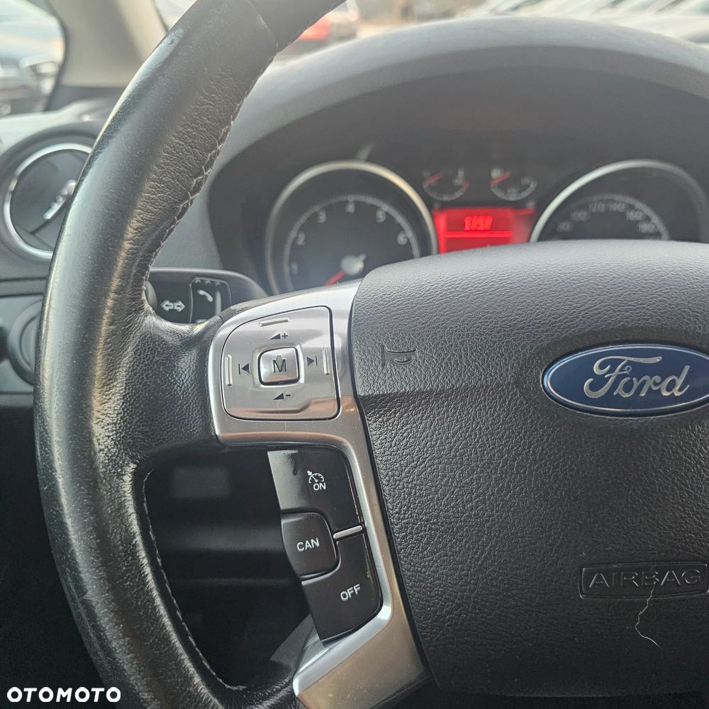 Ford Galaxy 2.0 Ghia - 21