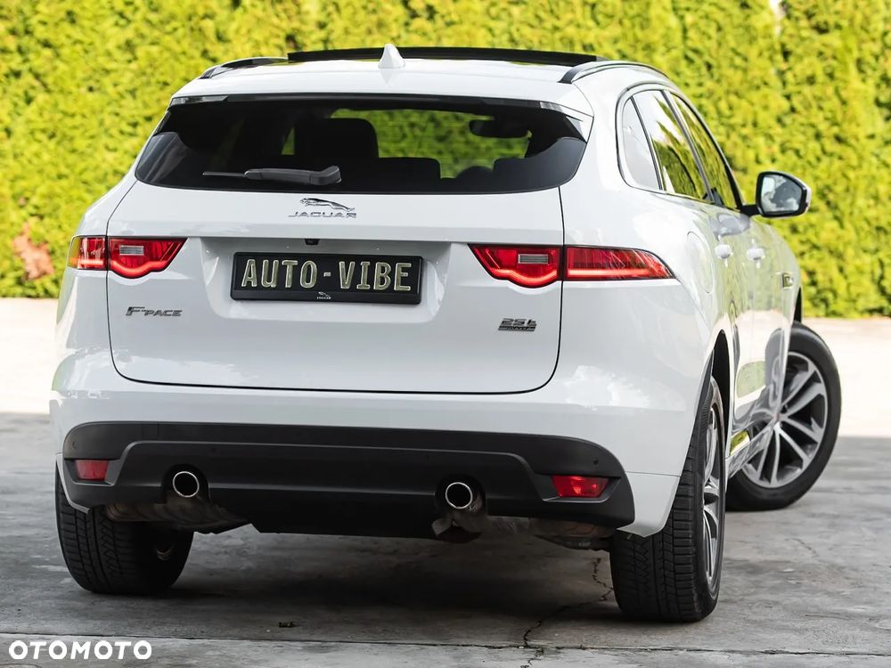 Jaguar F-Pace P250 AWD R-Dynamic S - 12