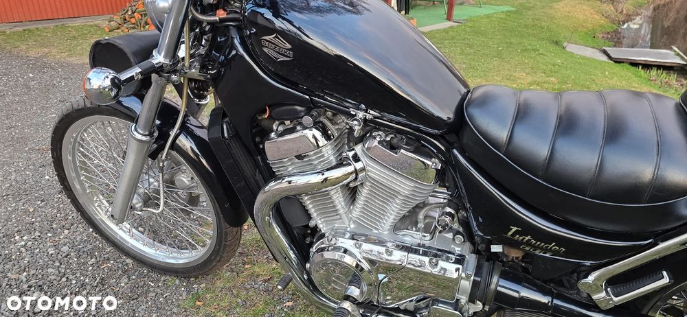 Suzuki Intruder - 10