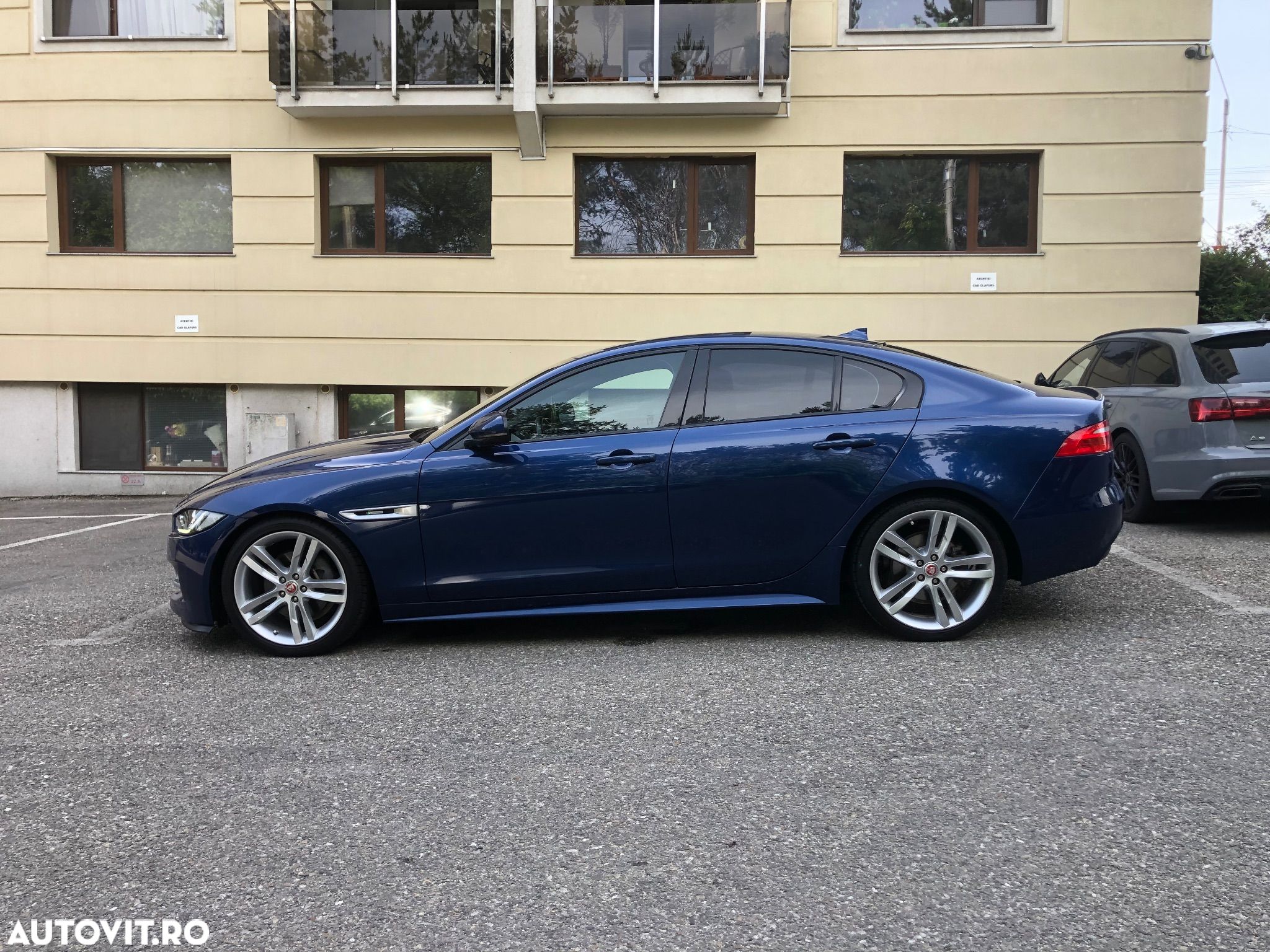 Jaguar XE 2.0 AWD R-Sport - 1