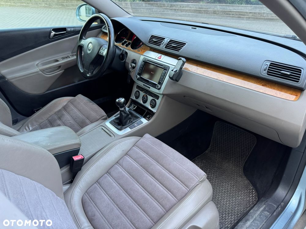 Volkswagen Passat 2.0 TDI Individual Chrom - 16