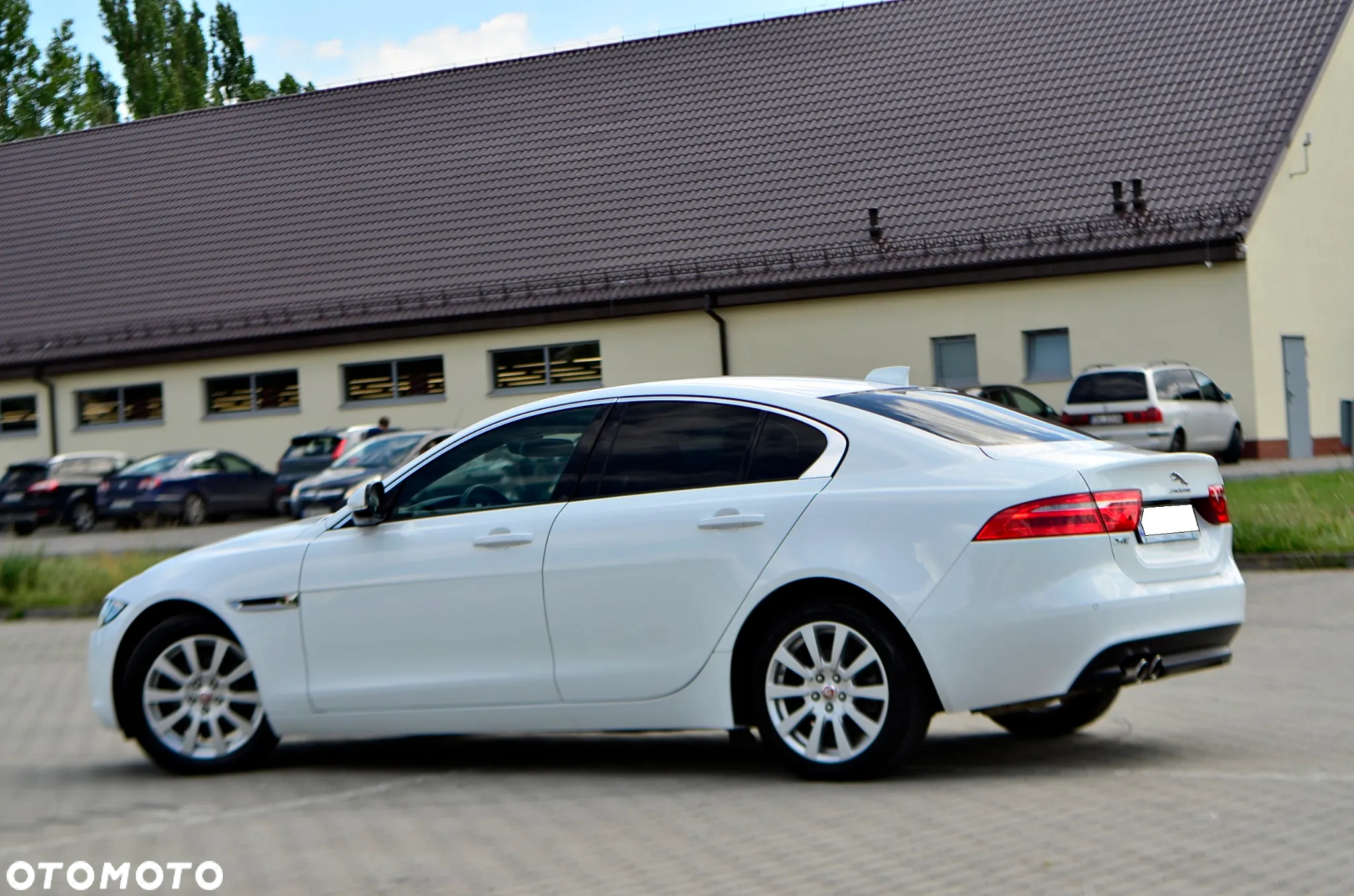 Jaguar XE 2.0 D Prestige - 5