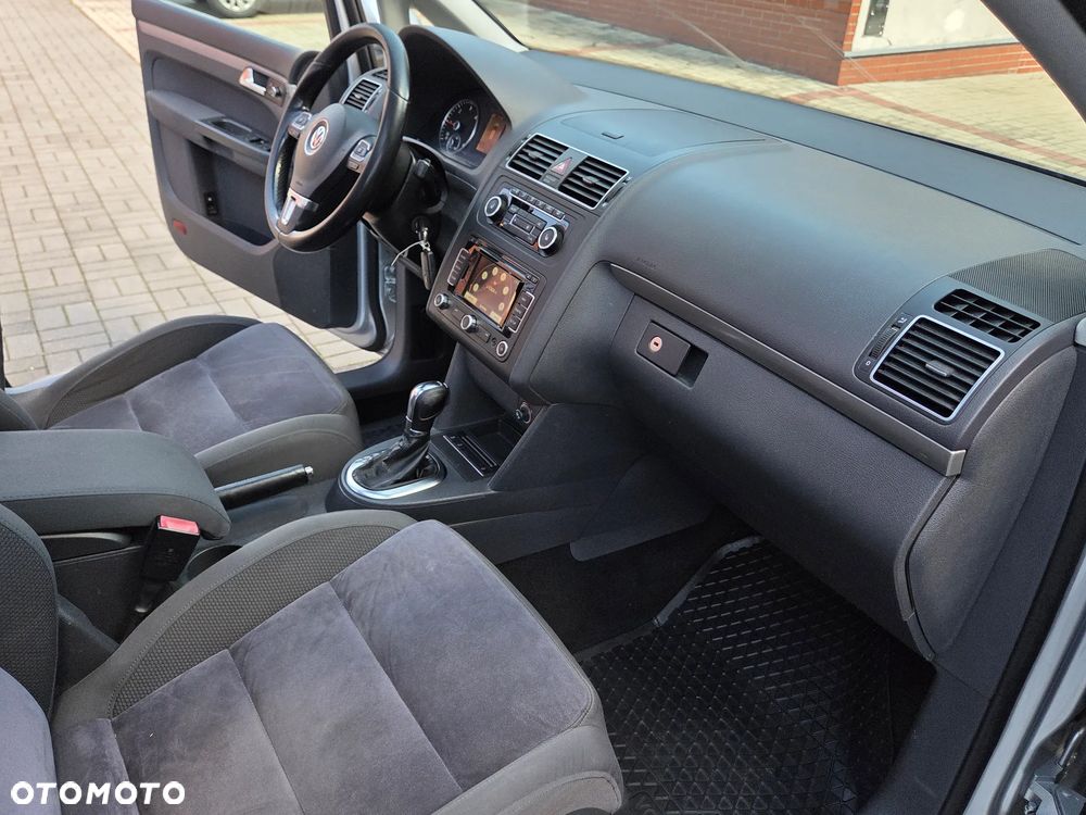 Volkswagen Touran 1.6 TDI DPF BlueMotion Technology DSG Highline - 19