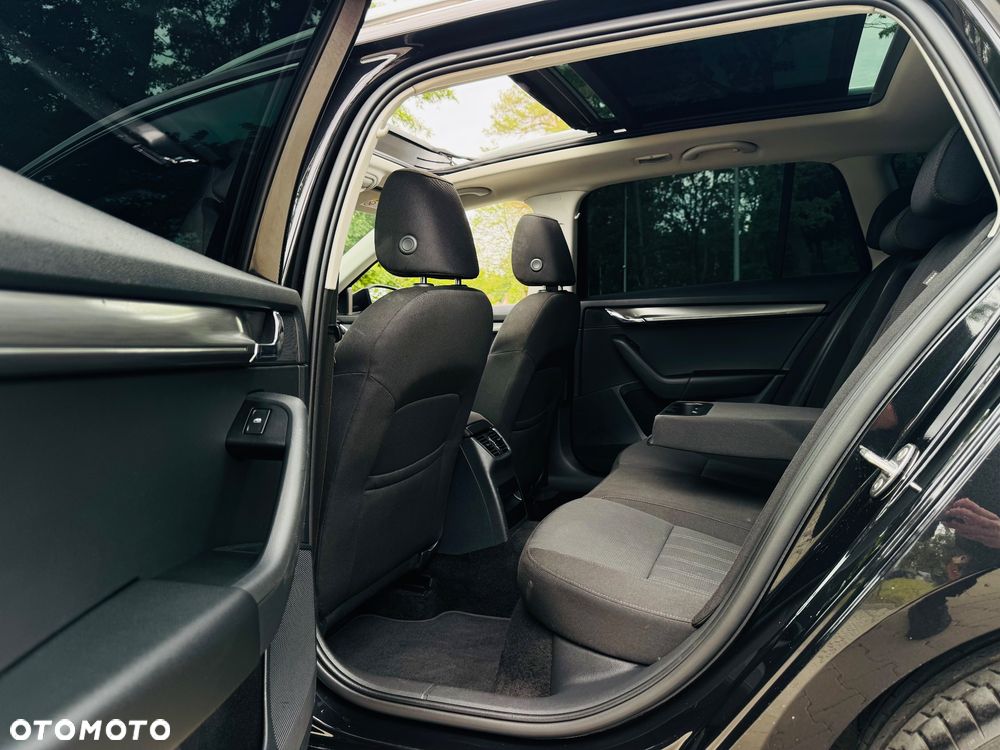 Skoda Octavia 1.6 TDI DSG Premium Edition - 30