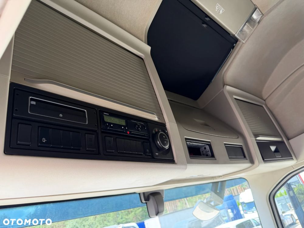Volvo FH 500 XL LOW DECK MEGA / 535 181 KM / AUTOMAT / ORYGINALNY PRZEBIEG / BARDZO DOBRE OPONY / NAJWYŻSZA KABINA XL / 2 ZBIORNIKI PALIWOWE / CAŁE NA PODUSZCE / 2017 ROK !! - 35