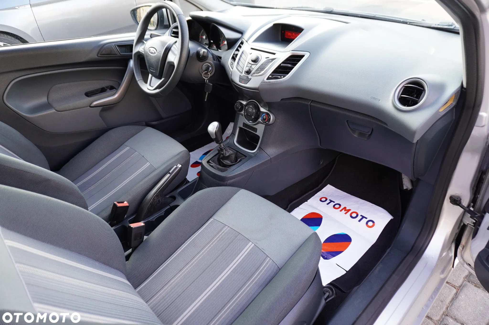 Ford Fiesta 1.6 TDCI Ambiente - 19