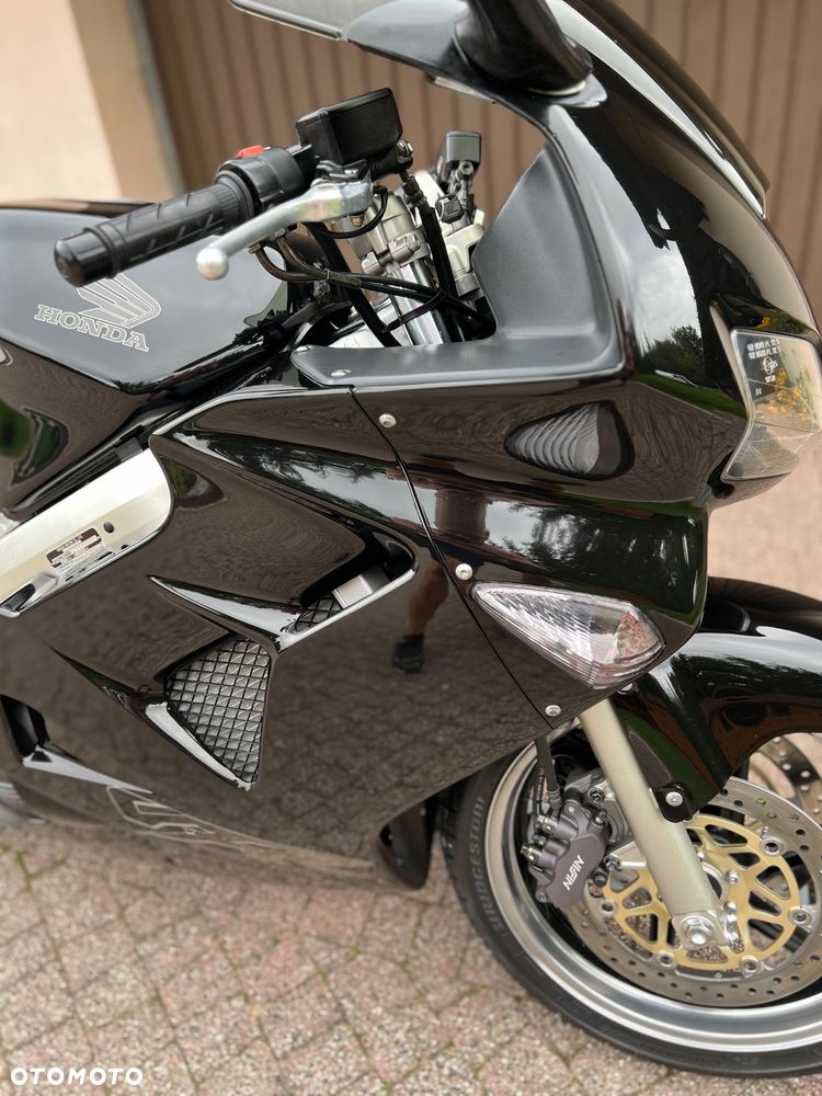 Honda VFR - 12
