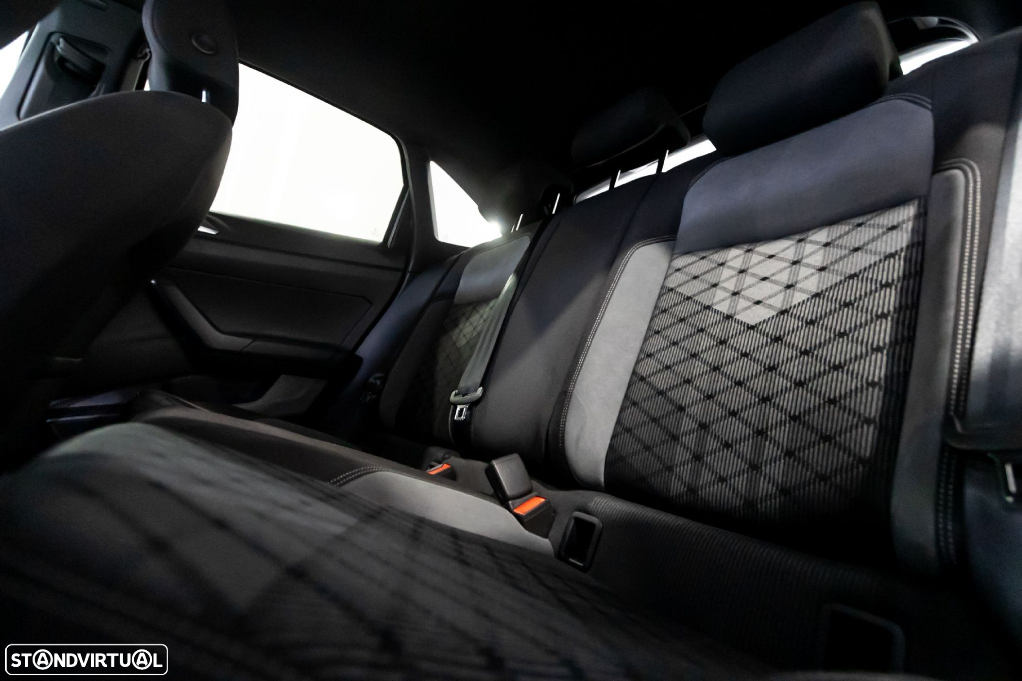 VW Taigo 1.0 TSI R-Line DSG - 18