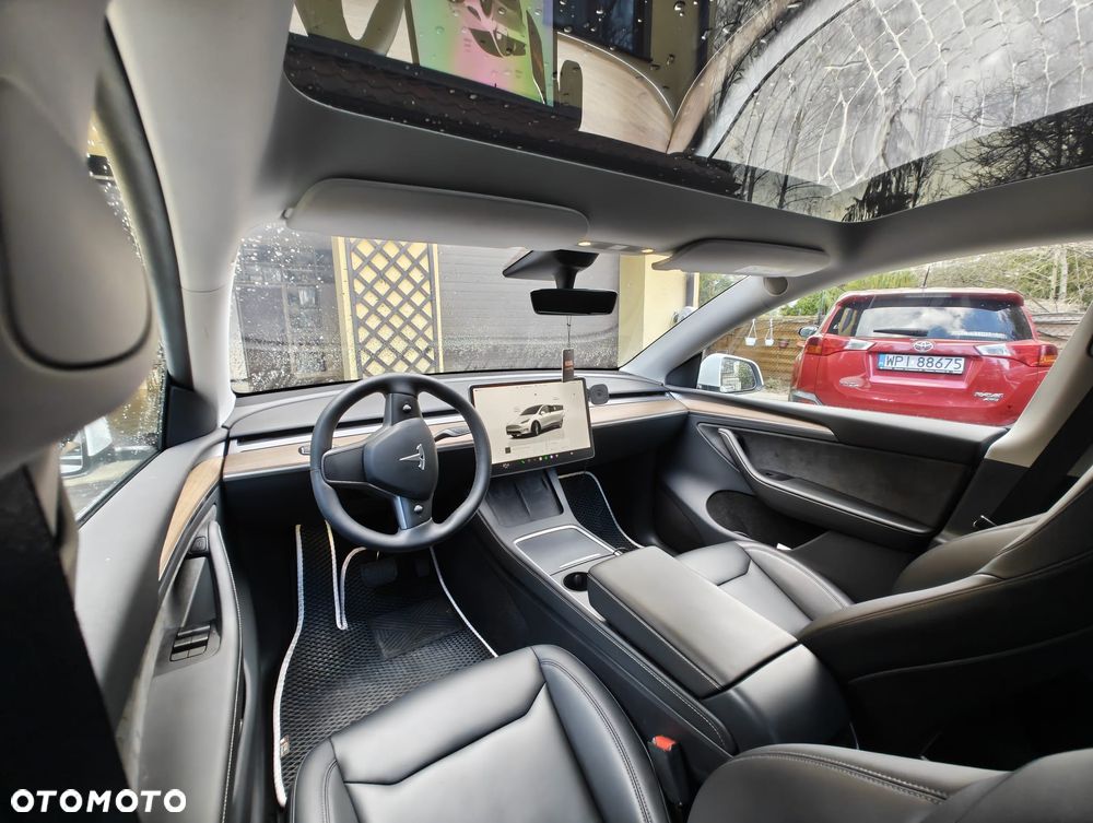 Tesla Y Performance AWD - 5