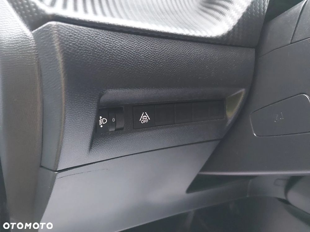 Peugeot 2008 BlueHDi 130 EAT8 Allure - 20