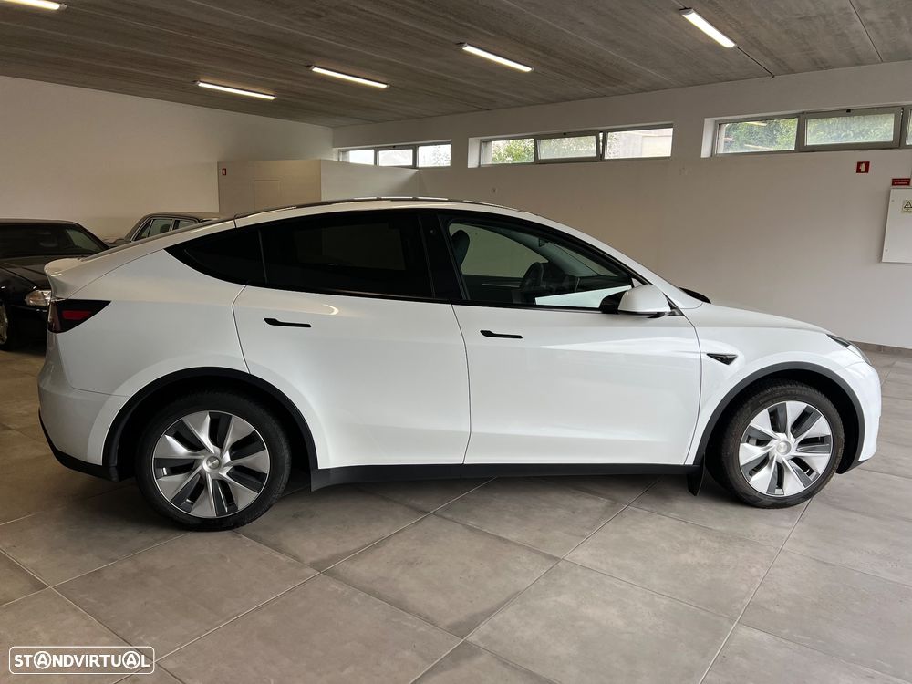 Tesla Model Y Standard RWD - 14