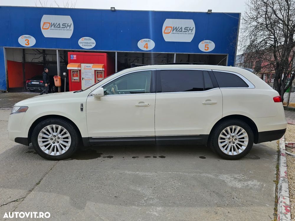 Lincoln MKT - 5