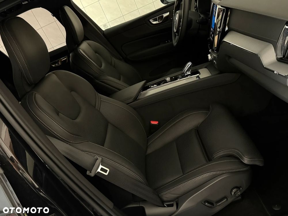 Volvo XC 60 B5 B AWD Plus Dark - 8
