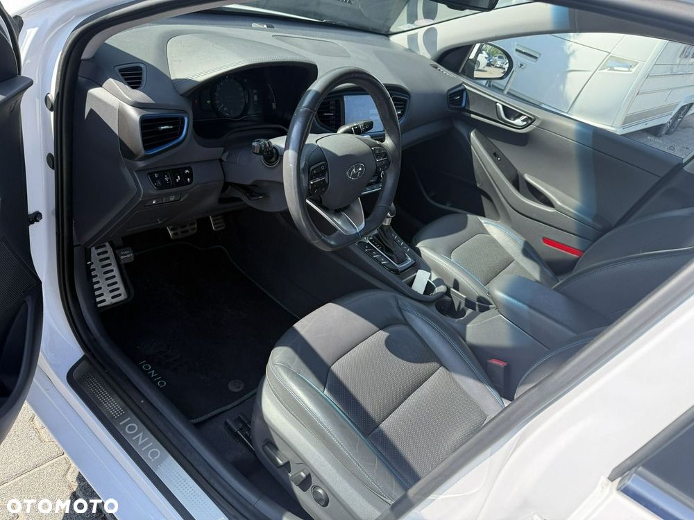 Hyundai IONIQ - 7