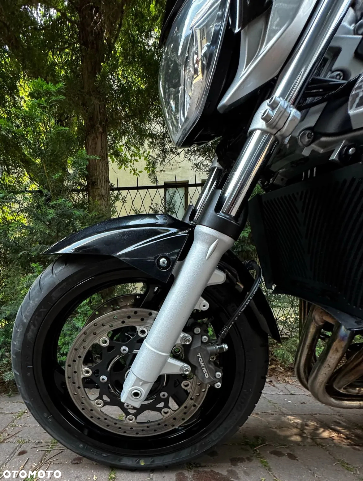 Suzuki GSR - 13
