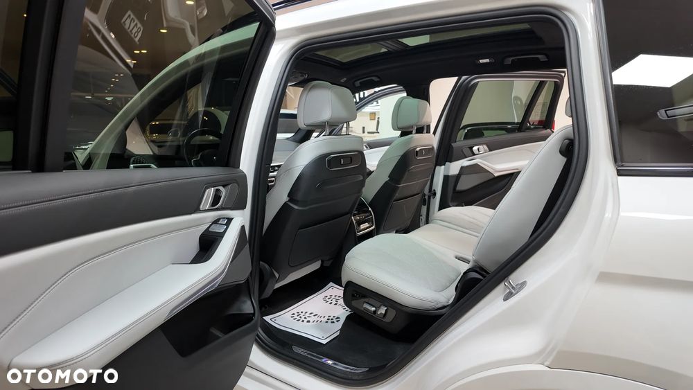 BMW X7 M60i xDrive - 29