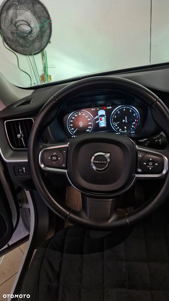 Volvo XC 60 T4 Momentum - 17