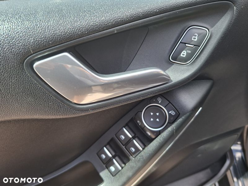 Ford Fiesta 1.0 EcoBoost S&S TITANIUM - 21