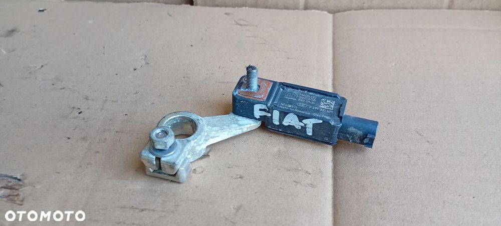 Klema minusowa bezpiecznik akumulatora Fiat 500E 52139571 - 2