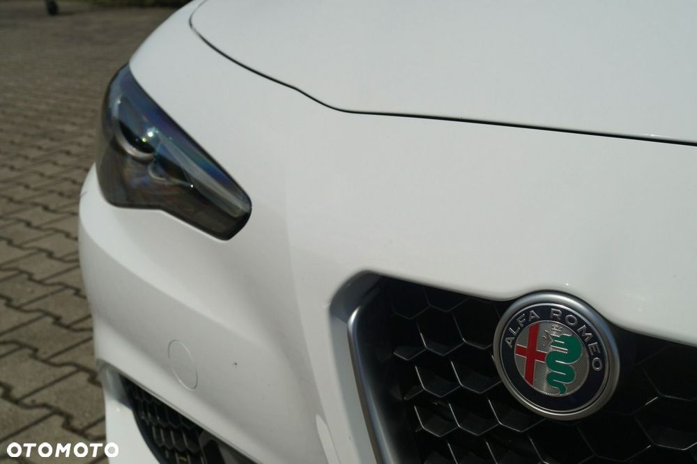 Alfa Romeo Giulia - 25