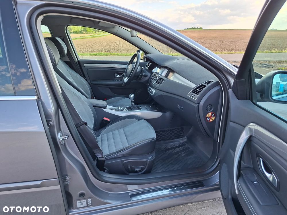 Renault Laguna ENERGY dCi 175 FAP Start & Stop GT - 23