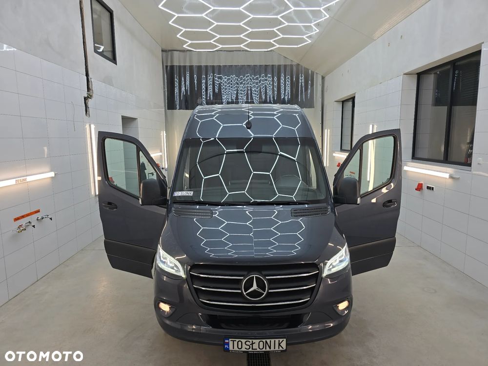 Mercedes-Benz SPRINTER 319 3.0 V6 CDI AUTOMAT 4,40Cm Długi SERWIS ASO MERCEDES-BENZ DO OSTATNIEGO km SALON PL FUL LED HIGH PERFORMANCE MBUX z ekranem dotykowym 10,25 cali SIEDZENIE KIEROWCY KOMFORTOWE, HYDRAULICZNE RESOROWANE PODGRZEWANA SZYBA PRZEDNIA TEMPOMAT KAMERA COFANIA LAKIER METALIK - 2