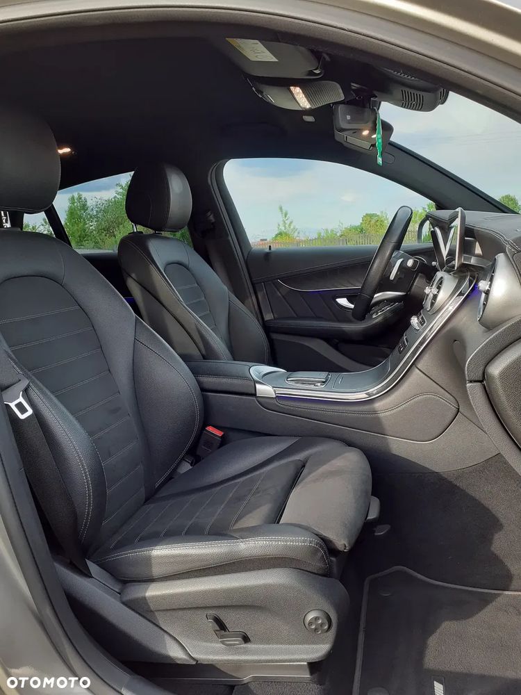 Mercedes-Benz GLC 300 d 4Matic 9G-TRONIC AMG Line - 24