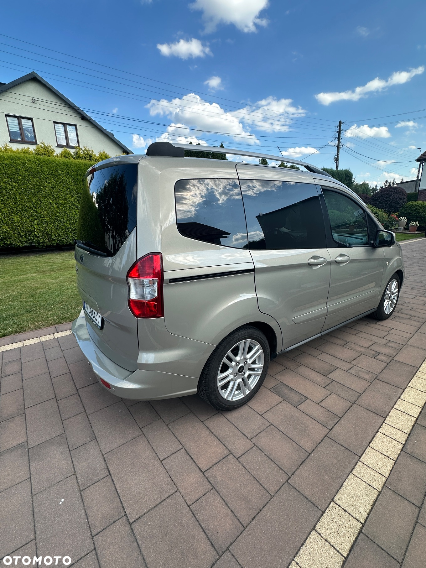 Ford Tourneo Courier 1.5 TDCi Titanium - 4
