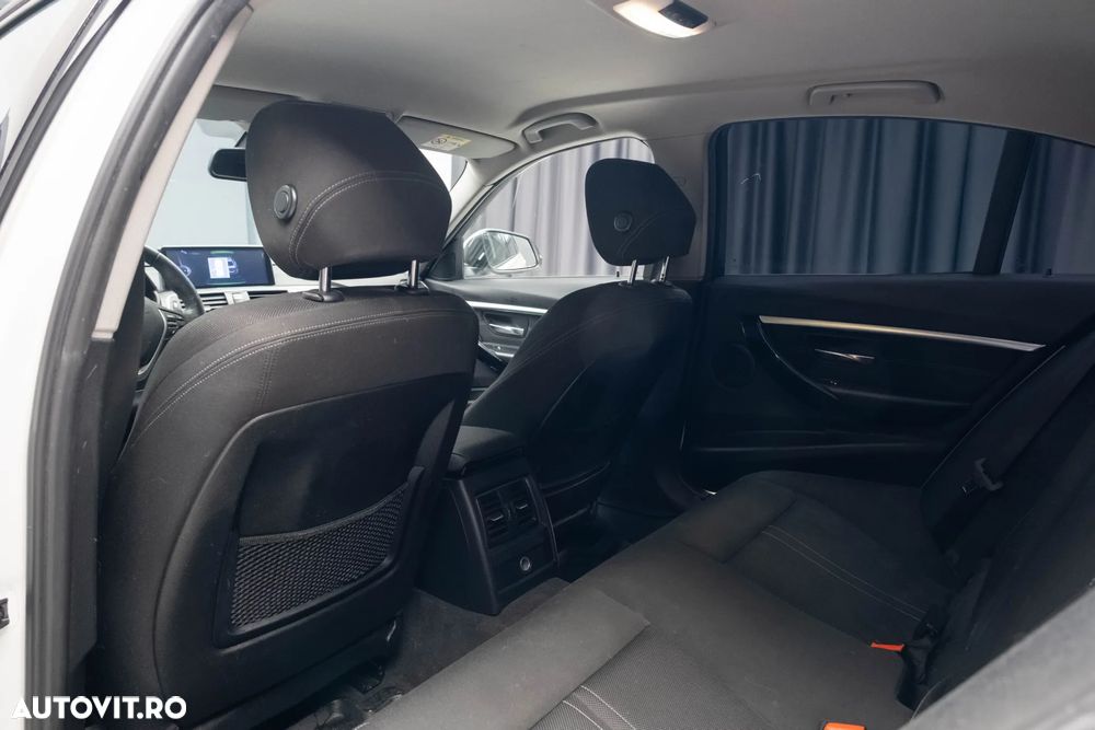 BMW Seria 3 318d Aut. Sport Line - 26