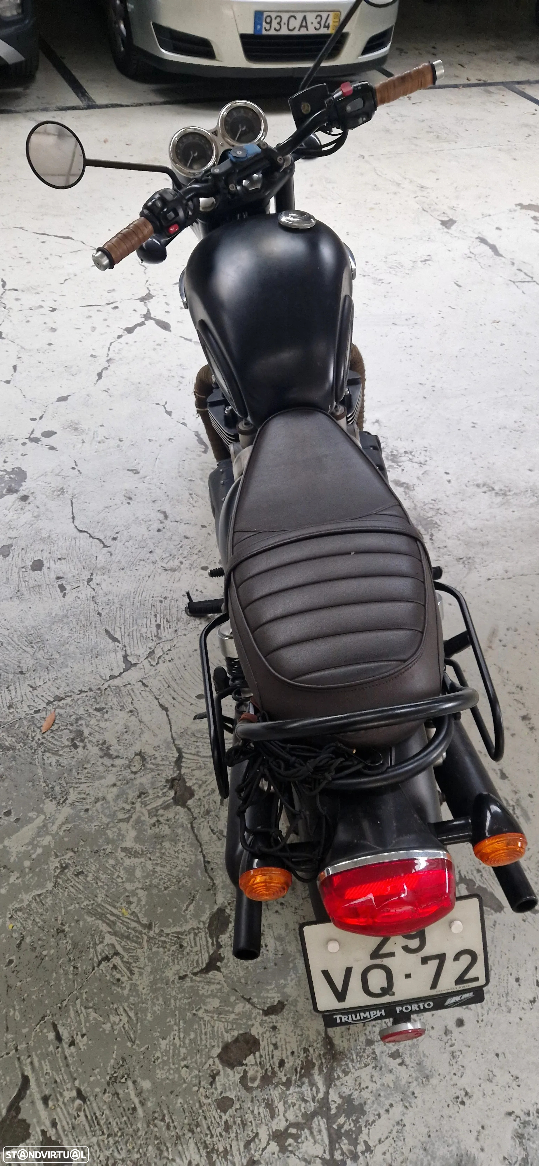Triumph Bonneville Black - 5
