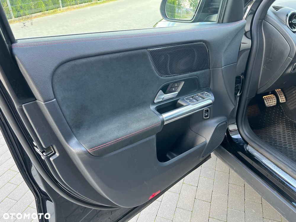 Mercedes-Benz GLA 200 d AMG Line - 16