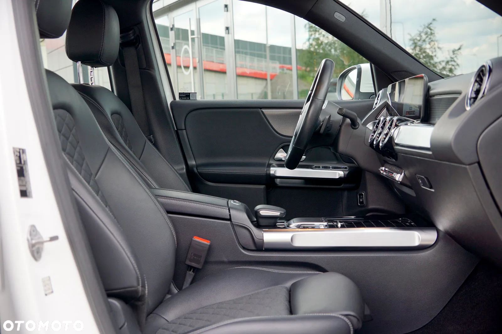Mercedes-Benz GLB 200 7G-DCT Progressive - 24